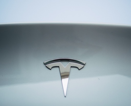 Tesla: Autoritatea de reglementare din SUA cere mai multe detalii despre Autopilot
