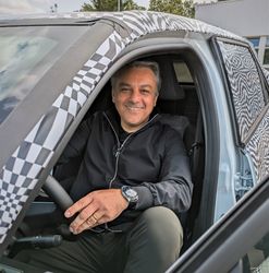 FOTO Șeful Renault, Luca de Meo, a testat noul Renault 5, înlocuitorul lui ZOE