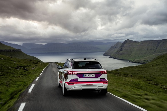 VIDEO & FOTO Audi dezvăluie primele imagini cu viitorul Q6 e-tron