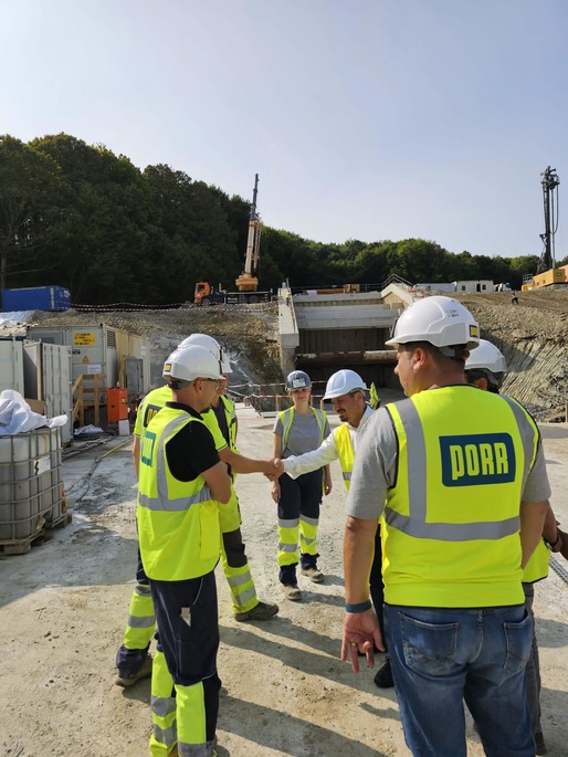 VIDEO&FOTO Cum arată acum lucrările la primul mare tunel de pe o autostradă din România. PORR a adus 60 de specialiști din Austria