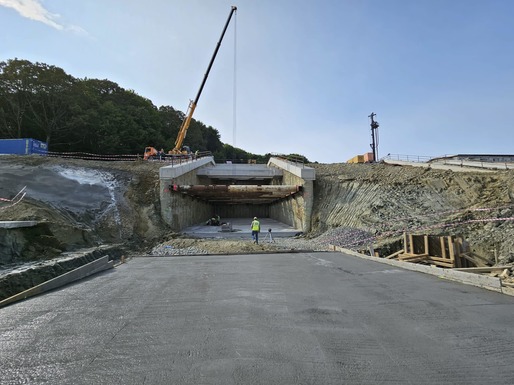 VIDEO&FOTO Cum arată acum lucrările la primul mare tunel de pe o autostradă din România. PORR a adus 60 de specialiști din Austria