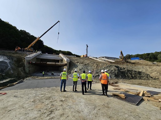 VIDEO&FOTO Cum arată acum lucrările la primul mare tunel de pe o autostradă din România. PORR a adus 60 de specialiști din Austria