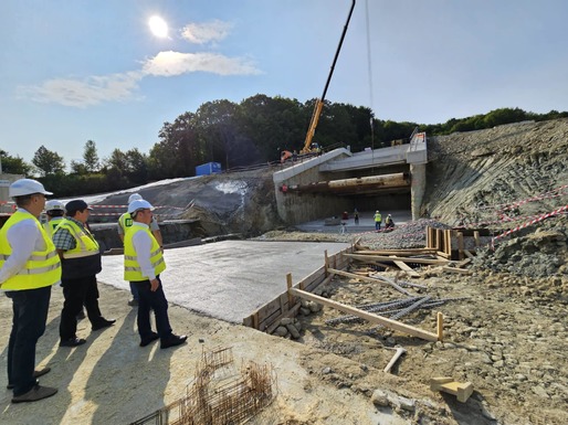 VIDEO&FOTO Cum arată acum lucrările la primul mare tunel de pe o autostradă din România. PORR a adus 60 de specialiști din Austria