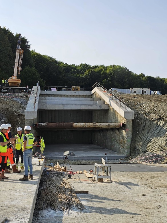 VIDEO&FOTO Cum arată acum lucrările la primul mare tunel de pe o autostradă din România. PORR a adus 60 de specialiști din Austria