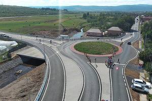 FOTO Circulația pe tronsonul de nord al centurii Aleșd a fost deschisă. "Pe celălalt tronson, din cauza litigiilor nu putem derula lucrările în condiții normale."