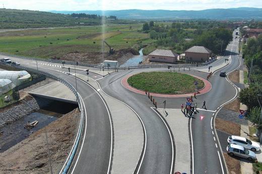FOTO Circulația pe tronsonul de nord al centurii Aleșd a fost deschisă. "Pe celălalt tronson, din cauza litigiilor nu putem derula lucrările în condiții normale."