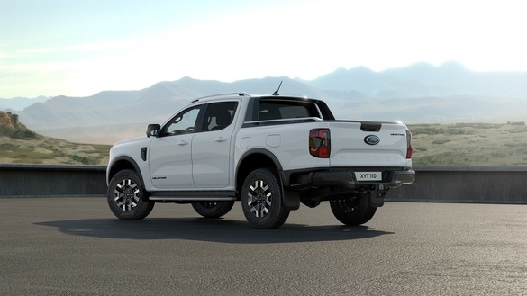 FOTO Ford lansează primul pick-up plug-in hybrid