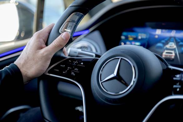 FOTO Mercedes lansează oficial primele mașini din lume omologate cu autonomie de nivel 3