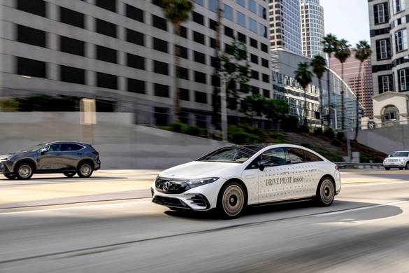 FOTO Mercedes lansează oficial primele mașini din lume omologate cu autonomie de nivel 3