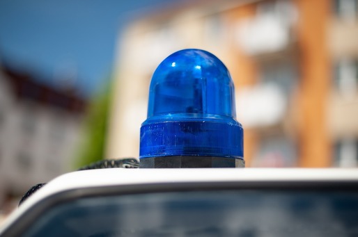 Poliția locală primește dreptul la girofar albastru cu sirenă și îi va putea amenda pe conducătorii de trotinete 