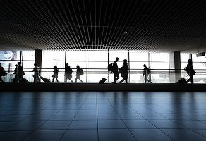 Mai multe aeroporturi din Franța, evacuate după „amenințări de atentat“