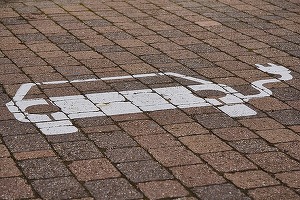 Cererea de mașini electrice în țările din Europa dă semne că încetinește, deoarece șoferii așteaptă vehicule mai bune și mai ieftine