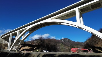 FOTO ANUNȚ - Când va fi deschis cel mai mare pod în arc din România, în locul celui mai vechi, construit acum 135 de ani. "Un pod spectaculos din județul Argeș este foarte aproape de deschidere!"