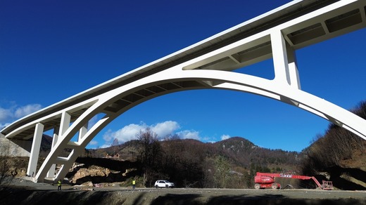 VIDEO&FOTO A fost deschis cel mai mare pod în arc din România, în locul celui mai vechi, construit acum 135 de ani. "Un pod spectaculos!"