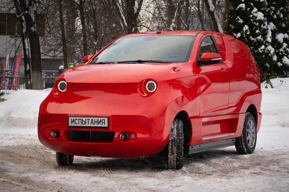 FOTO Rusia a prezentat prototipul mașinii electrice Amber, care a devenit rapid ținta glumelor. Supranumit sarcastic “Tesla Killer”