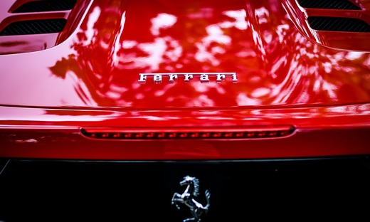 Fost inginer la Ferrari și Lamborghini, proiectant de mașini de curse, a demisionat pentru a se angaja profesor la liceu. ”Școala are ceva în plus, are capacitatea de a îmbogăți cu adevărat viața”