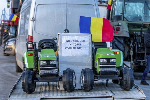 VIDEO&GALERIE FOTO Protestele transportatorilor și fermierilor continuă, la Afumați și Vama Siret. Infotrafic anunță sectoare de drum cu circulație afectată