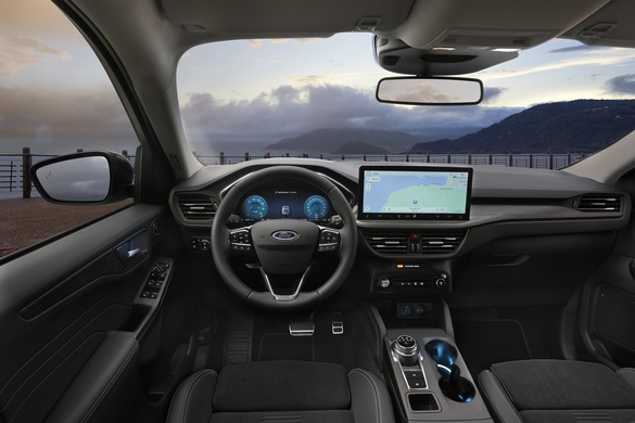 FOTO Ford lansează Kuga facelift, cu noi blocuri optice și un display mai mare