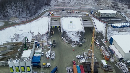 VIDEO&FOTO - ANUNȚ Când încep lucrările la o nouă secțiune pe Autostrada Sibiu - Pitești. Imagini spectaculoase, cu sute de muncitori și utilaje