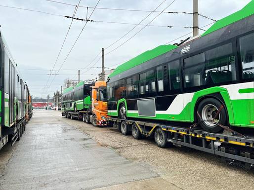 VIDEO&FOTO După 20 de ani, Bucureștiul are troleibuze noi. Vehiculele polonezilor au ajuns, pe ce rută vor circula