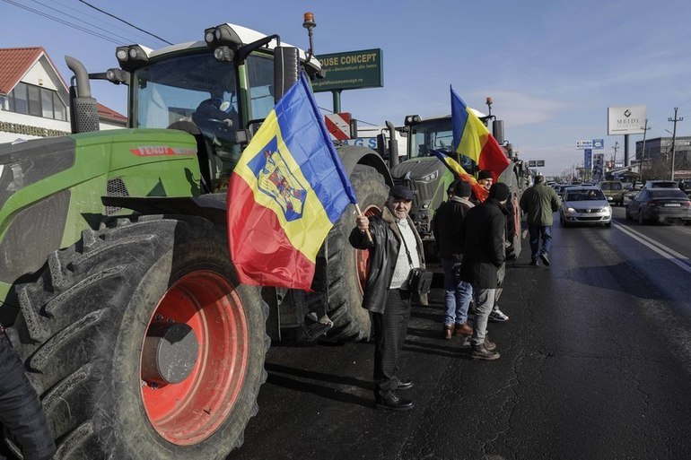 DECIZIE Tractoarele Vor Fi Putea Fi Conduse Pe Drumurile Publice Cu ...