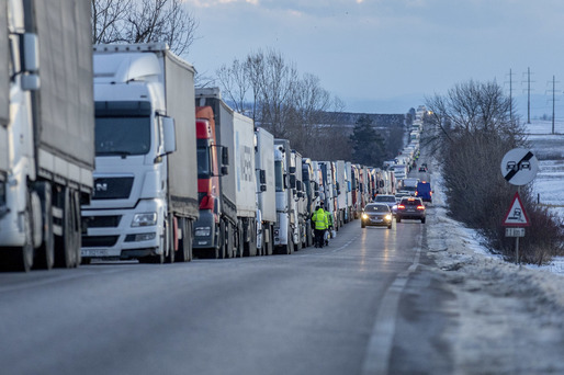 Traficul în Vama Siret a fost reluat. Multe camioane așteaptă să intre în țară dinspre Ucraina