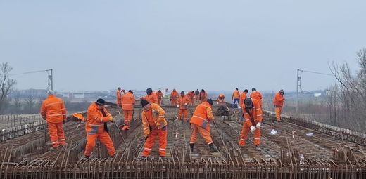 FOTO Umbrărescu preia contractul reziliat cu o firmă italiană și aduce peste 300 muncitori