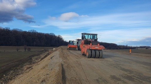 FOTO Oficial guvernamental avertizează: Mobilizare sub angajamentul promis și sub așteptări pe un lot al Autostrăzii București 