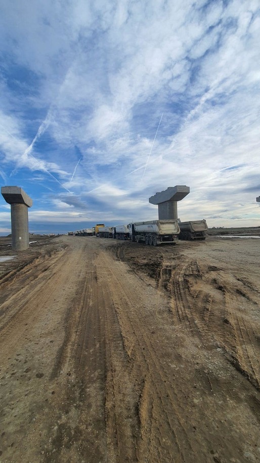 FOTO Oficial guvernamental avertizează: Mobilizare sub angajamentul promis și sub așteptări pe un lot al Autostrăzii București 