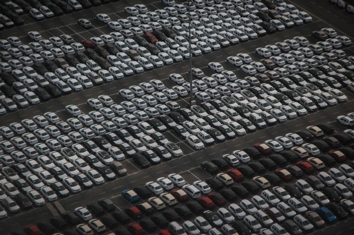 Mii de Porsche, Audi și Bentley blocate în porturile americane 