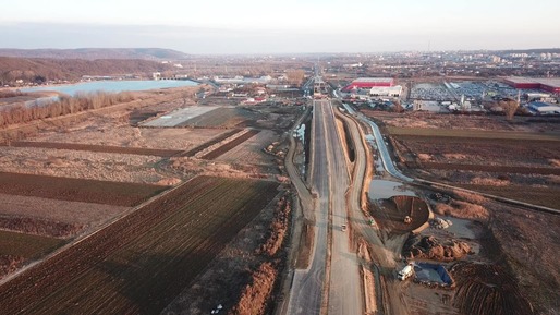 FOTO&VIDEO Imagini în premieră - Aproape 1.000 muncitori chemați la cel mai dificil tronson de autostradă din istoria României,  prima trecere la nivel de autostradă peste Carpați