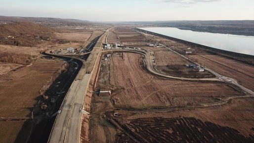 FOTO&VIDEO Imagini în premieră - Aproape 1.000 muncitori chemați la cel mai dificil tronson de autostradă din istoria României,  prima trecere la nivel de autostradă peste Carpați