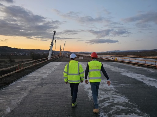 FOTO&VIDEO Imagini în premieră - Aproape 1.000 muncitori chemați la cel mai dificil tronson de autostradă din istoria României,  prima trecere la nivel de autostradă peste Carpați