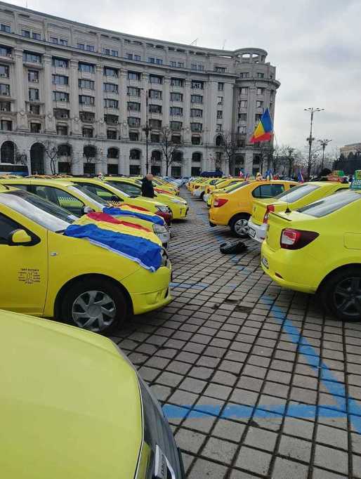 Taximetriștii protestează în Piața Constituției