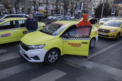 GALERIE FOTO Sute de taximetriști au protestat la București. Șoferii doresc să poată folosi mașini mai vechi și limitarea numărului de „Bolt-uri”