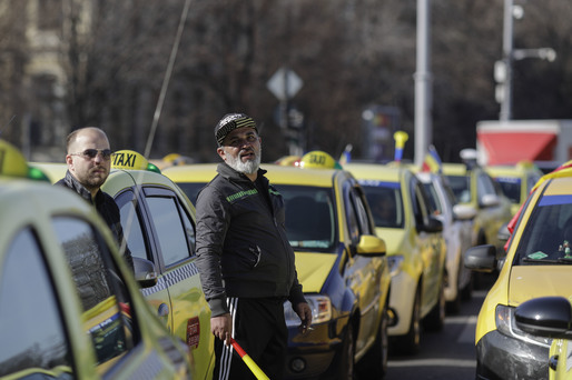 GALERIE FOTO Sute de taximetriști au protestat la București. Șoferii doresc să poată folosi mașini mai vechi și limitarea numărului de „Bolt-uri”