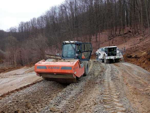 VIDEO&FOTO - Au început lucrările la tunelurile Lugoj-Deva. Umbrărescu angajează mineri