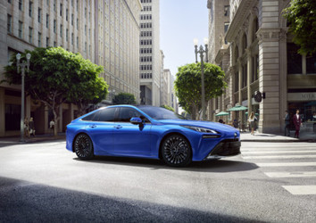 FOTO Toyota actualizează modelul fuel-cell, pe hidrogen, Mirai 2024