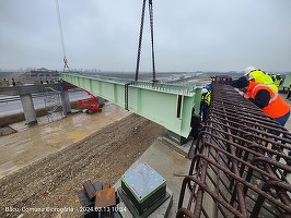 FOTO Piesă masivă instalată la pasajul principal pe Autostrada Bucureștiului. Cum se lucrează acum