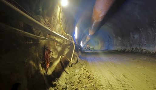 VIDEO Noi imagini spectaculoase de la cel mai mare tunel de autostradă din România