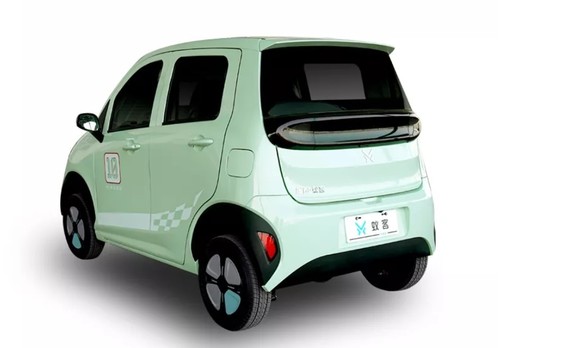 FOTO Chinezii de la Jinpeng lansează în Europa mașina electrică XY, condusă fără permis