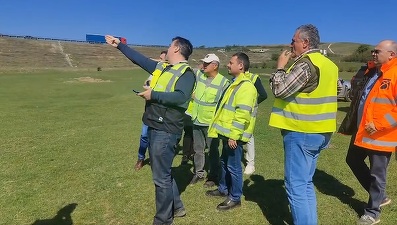 VIDEO Turcii au început lucrările la cel mai dificil lot de autostradă din România
