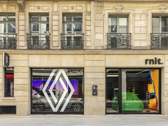 FOTO Renault își deschide showroom-uri chiar în centrul orașelor