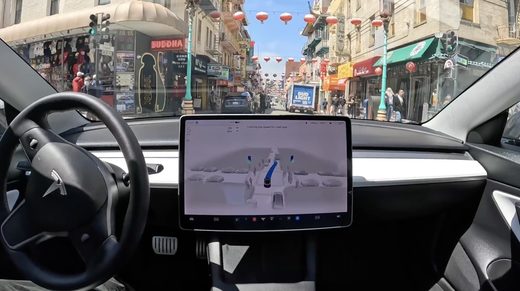 Tesla reduce prețul software-ului de asistență a șoferului 