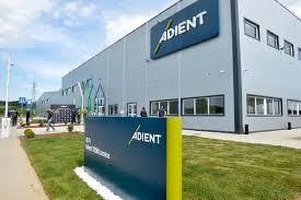 Cel mai mare producător de scaune auto, cu operațiuni și în România, declanșează restructurări, inclusiv cu eliminări de posturi și relocare de producție