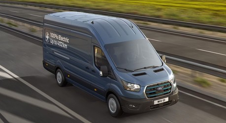 Ford lansează o nouă versiune a utilitarei E-Transit. Autonomia de rulare cu o singură încărcare, mărită substanțial 