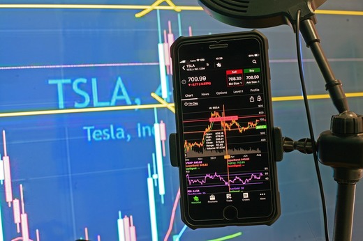 ANALIZĂ - Cum a căzut Tesla