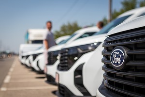FOTO Digi și-a comandat o întreagă flotă de Ford Transit Courier, produs la Craiova. A primit deja aproape 40 de mașini