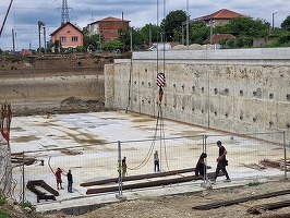 FOTO Operațiuni complexe pe șantierul pasajului Solventul, unde se montează tunelul sub-feroviar