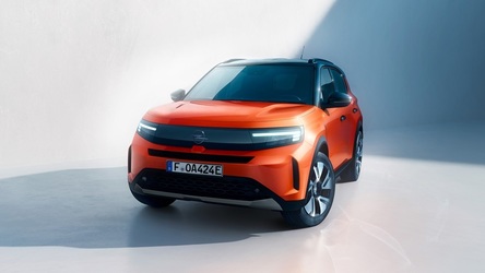 Opel nu renunță la planul de electrificare completă în 2028